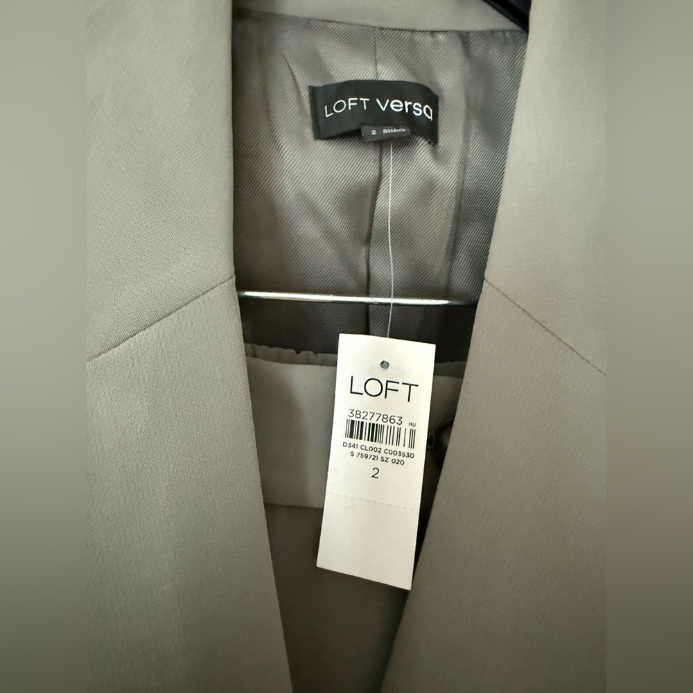 LOFT Versa Crepe Drape Relaxed Women's Blazer - Picture 7 of 9
